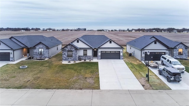 view of front of property featuring a front lawn