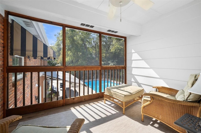 sunroom with ceiling fan