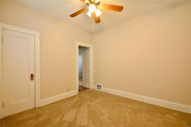 carpeted empty room featuring ceiling fan