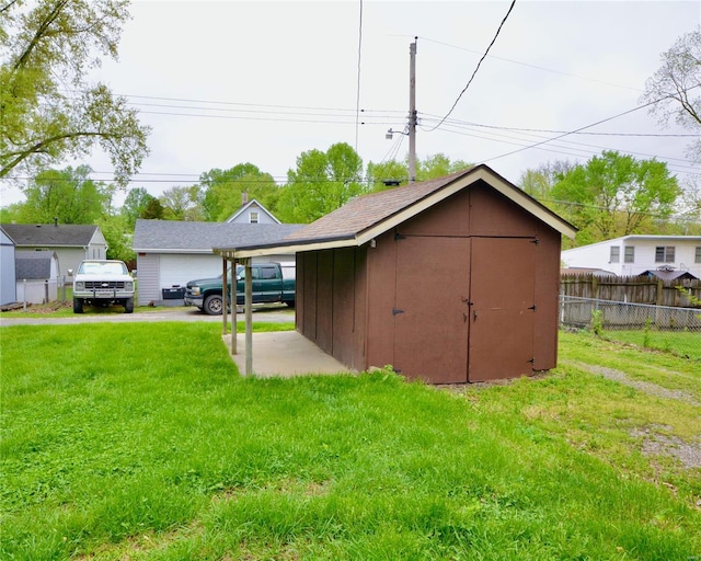 view of outdoor structure featuring a carport and a yard