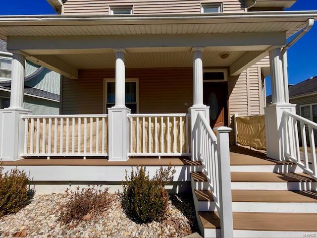 doorway to property with covered porch