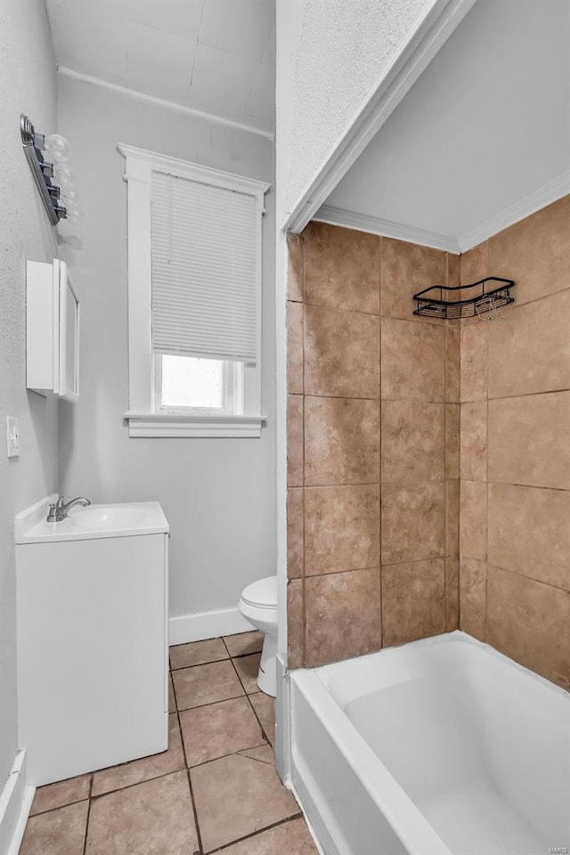 full bathroom featuring tiled shower / bath, sink, toilet, crown molding, and tile patterned floors