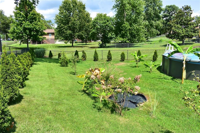 view of yard featuring a fenced in pool