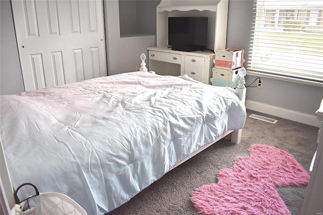 bedroom featuring carpet flooring