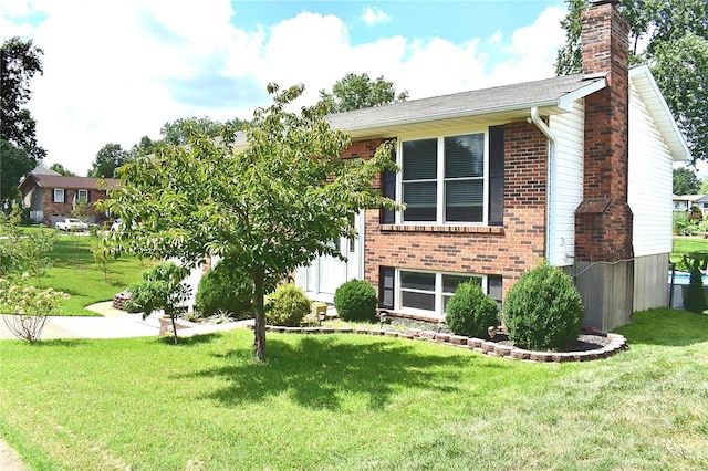 view of front of house featuring a front lawn