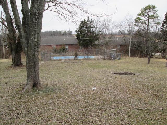 view of yard with a fenced in pool