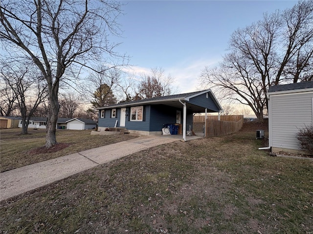 view of front of home featuring a yard