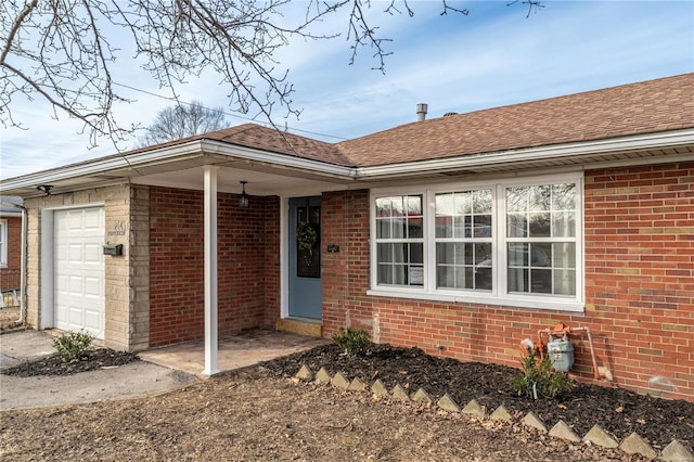 view of front facade featuring a garage