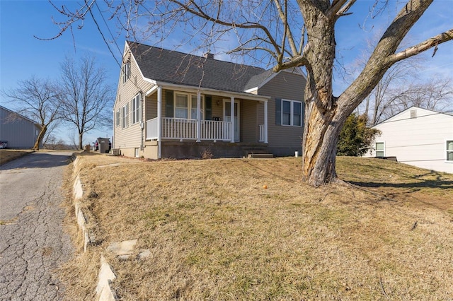 single story home featuring a front lawn and a porch