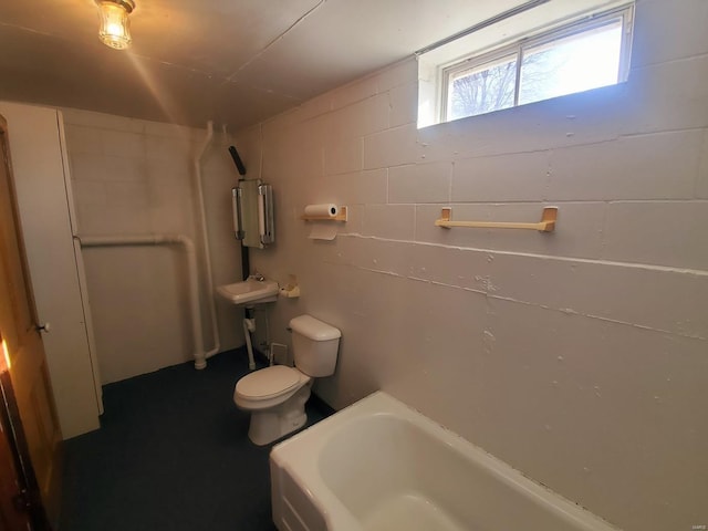 bathroom with sink, toilet, and a bathtub