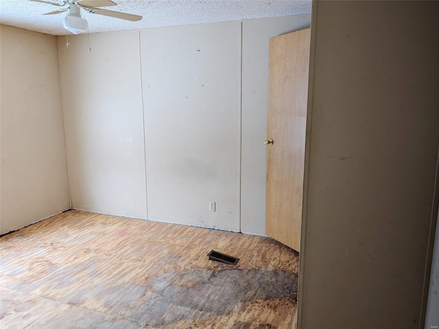 spare room with ceiling fan and a textured ceiling