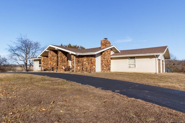 ranch-style home with a front lawn