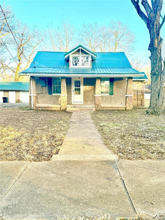 view of front facade with covered porch