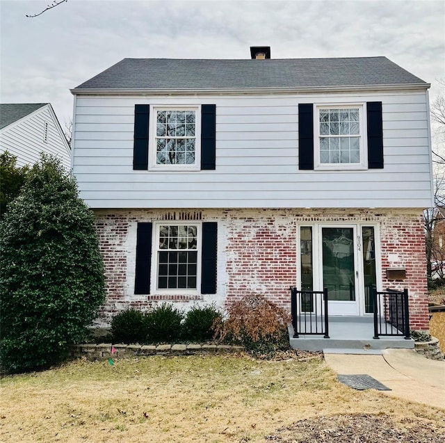 view of front of property featuring a front yard