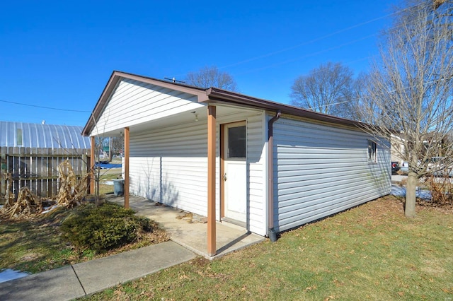 view of outbuilding featuring a lawn