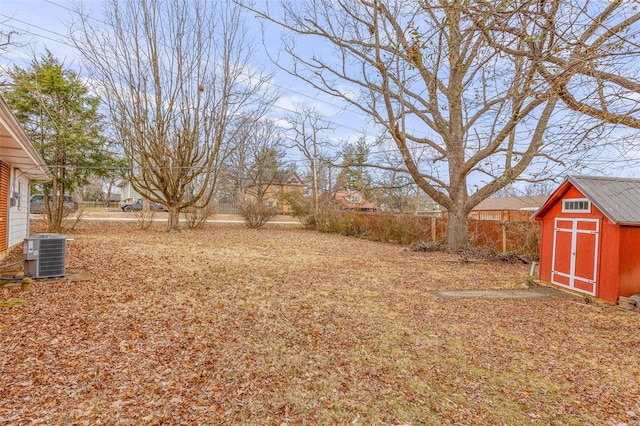 view of yard featuring cooling unit and a storage shed