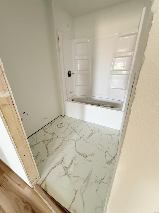 bathroom with washtub / shower combination