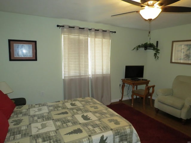 bedroom with ceiling fan