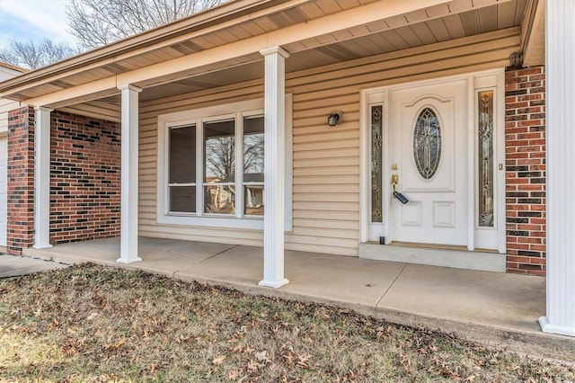 property entrance featuring a porch