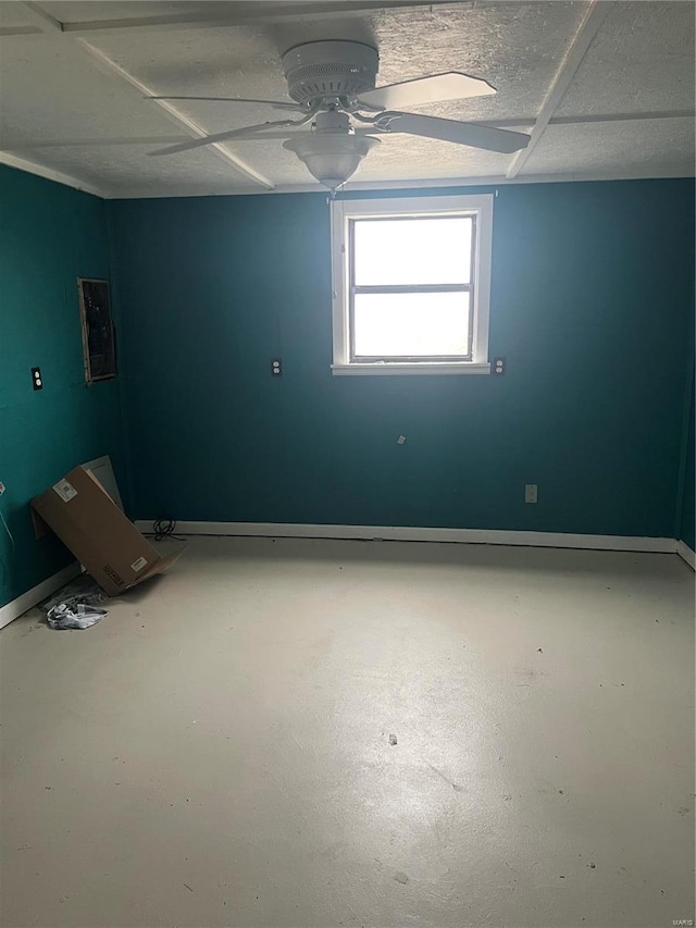 unfurnished room featuring ceiling fan and concrete floors