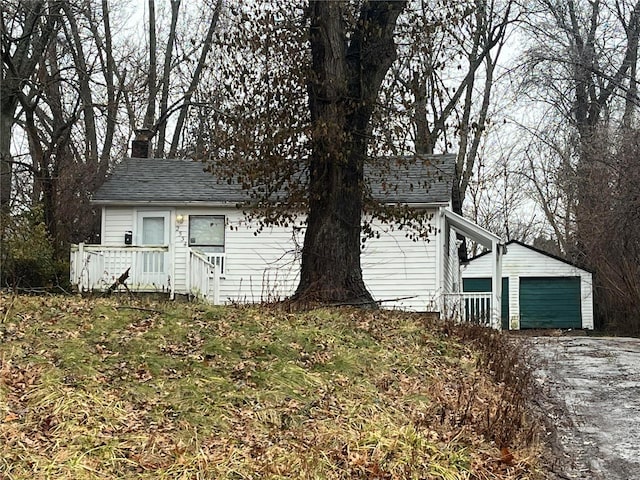 view of front of property featuring a garage and an outdoor structure