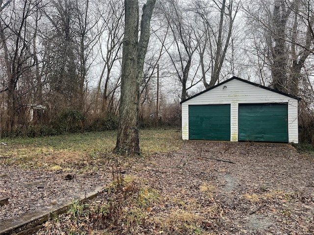 view of yard with an outbuilding and a garage