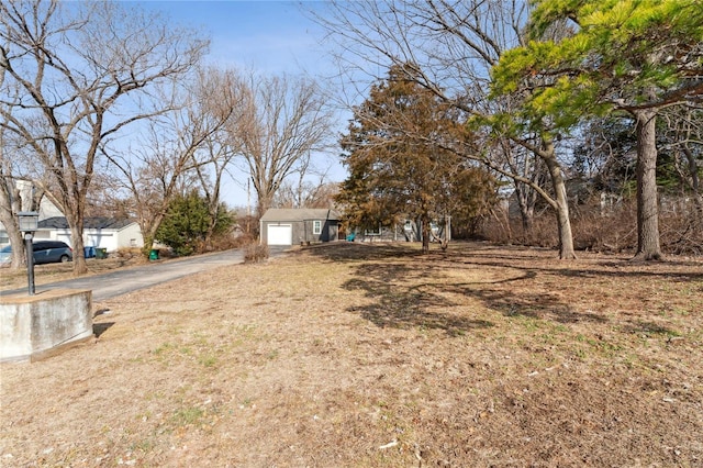 view of yard featuring a garage and an outdoor structure