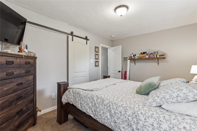 bedroom featuring carpet flooring and a barn door