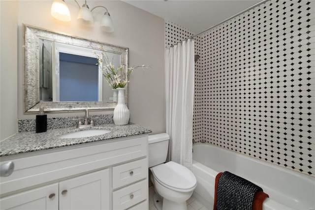 full bathroom with shower / tub combo with curtain, vanity, and toilet