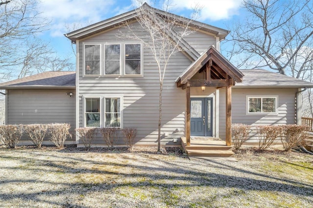 view of front of house featuring a front yard