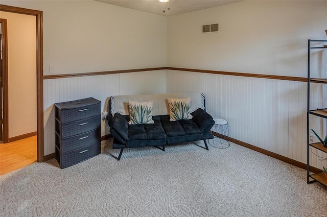 sitting room with carpet floors