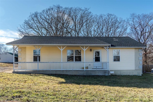 view of front facade featuring a front yard and covered porch