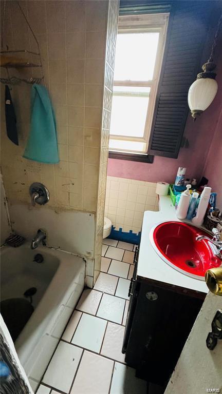 full bathroom with tile patterned flooring, vanity, bathtub / shower combination, and toilet