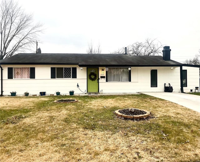 ranch-style house featuring a front lawn