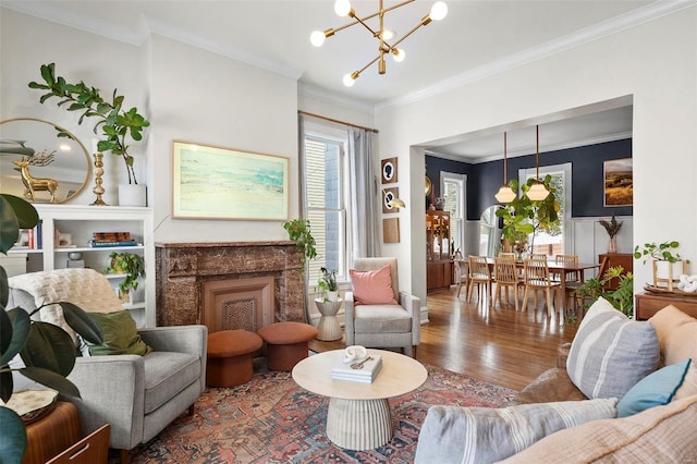 living area featuring hardwood / wood-style flooring, crown molding, and a notable chandelier