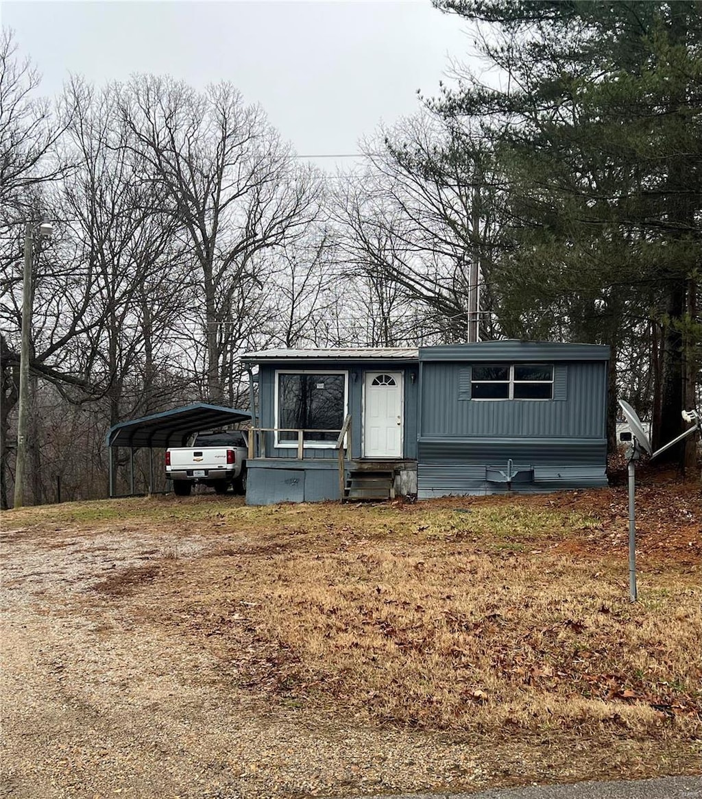 manufactured / mobile home with a carport