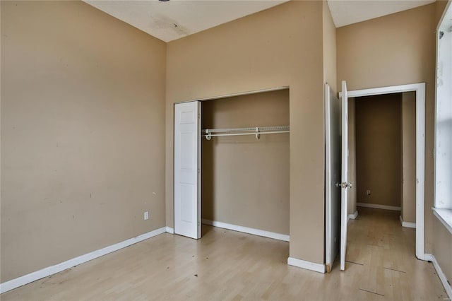 unfurnished bedroom featuring light hardwood / wood-style floors and a closet