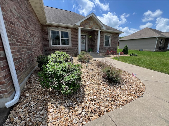 ranch-style home with a front yard