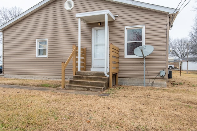 back of house featuring a yard