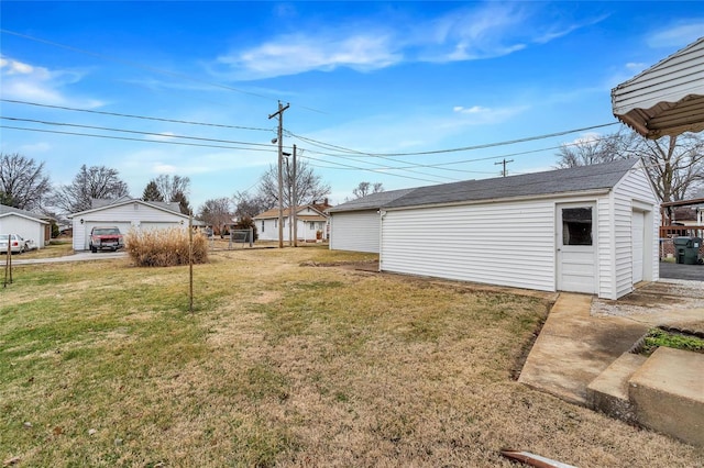 view of yard featuring an outbuilding and a garage