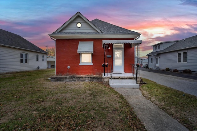 bungalow featuring a lawn