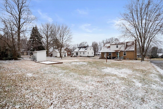 view of yard with a storage unit