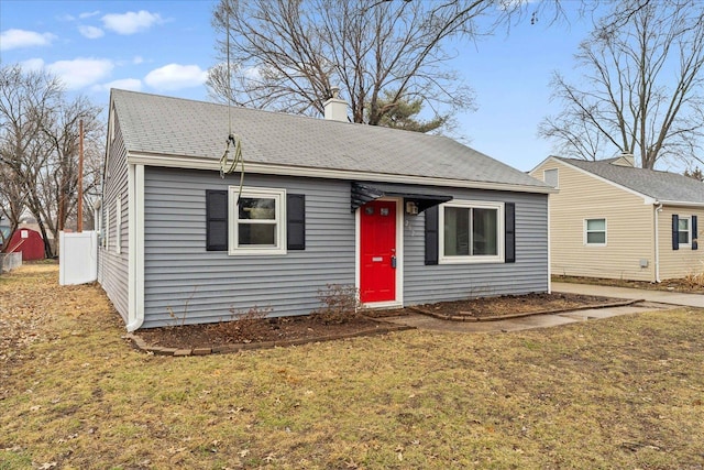 view of front of home featuring a front lawn