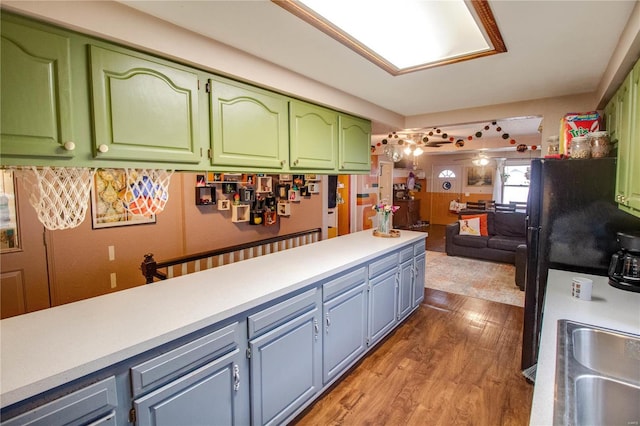 kitchen featuring sink, dark hardwood / wood-style floors, and green cabinets