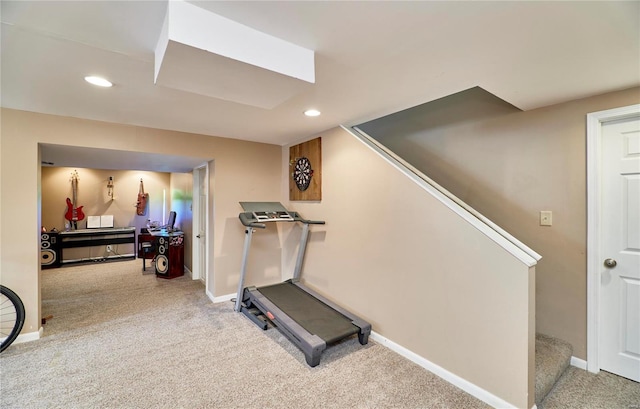 workout room with carpet