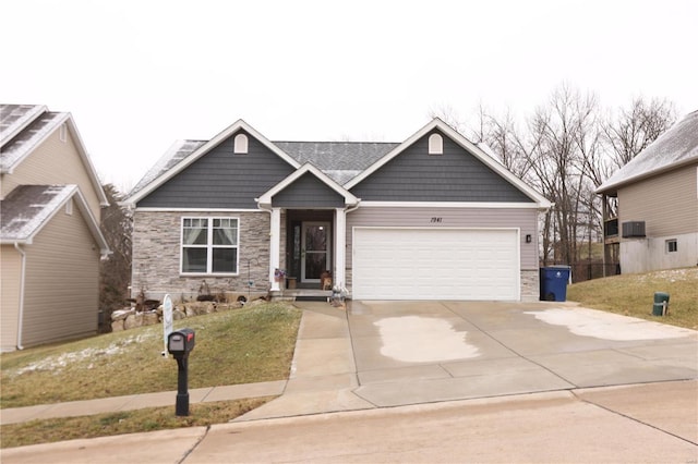 craftsman house featuring a garage and a front lawn