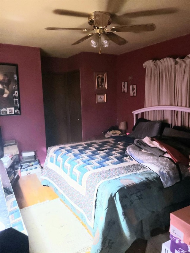 bedroom with ceiling fan