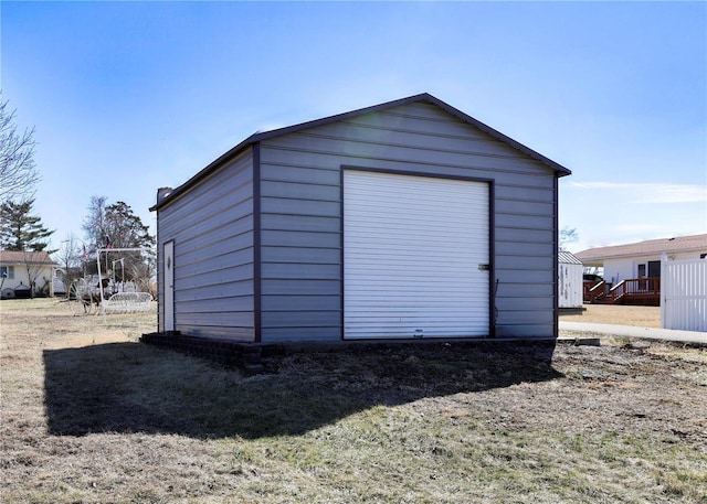 view of outdoor structure with an outbuilding