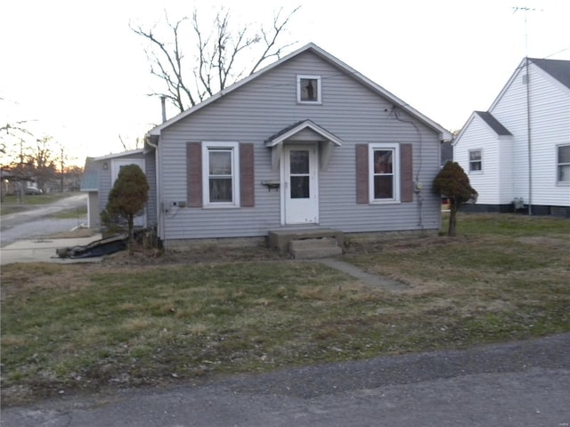 bungalow-style house with a front yard