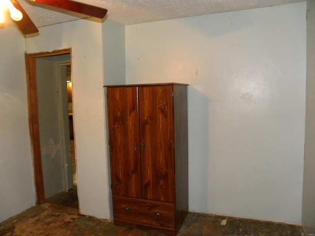 spare room with ceiling fan and a textured ceiling